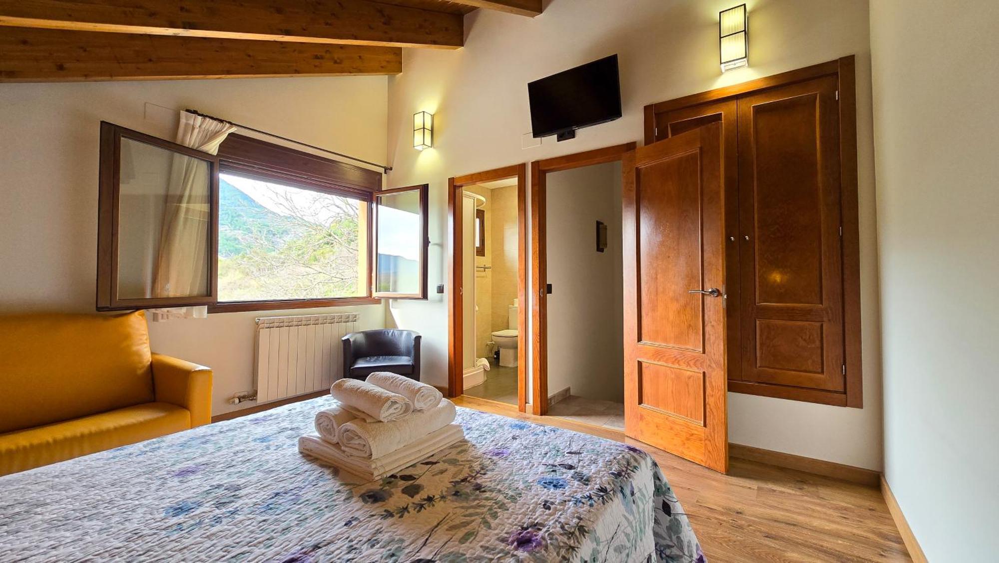 Casas La Ribera Ordesa Guest House เอสกาโลนา ภายนอก รูปภาพ
