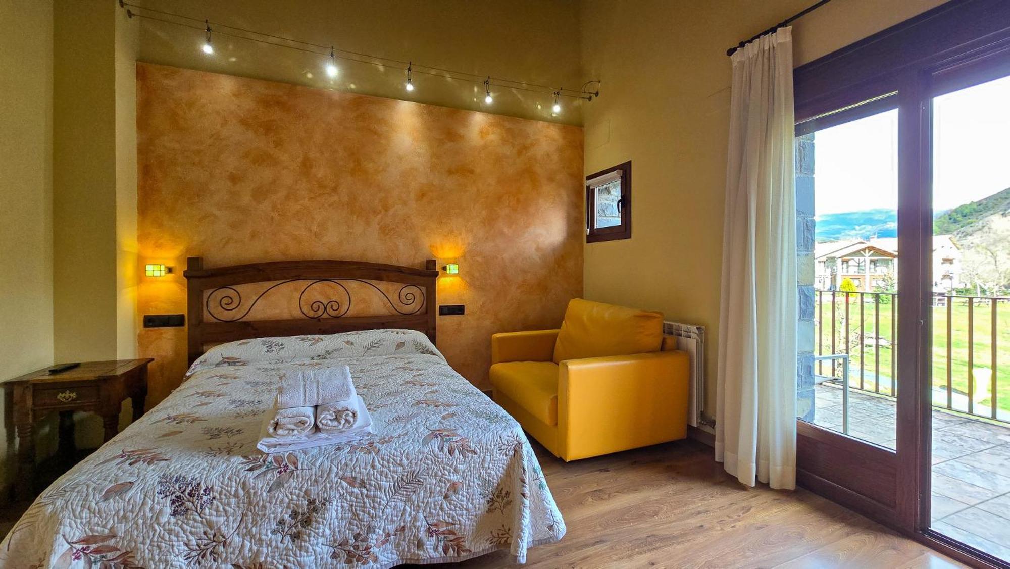 Casas La Ribera Ordesa Guest House เอสกาโลนา ภายนอก รูปภาพ