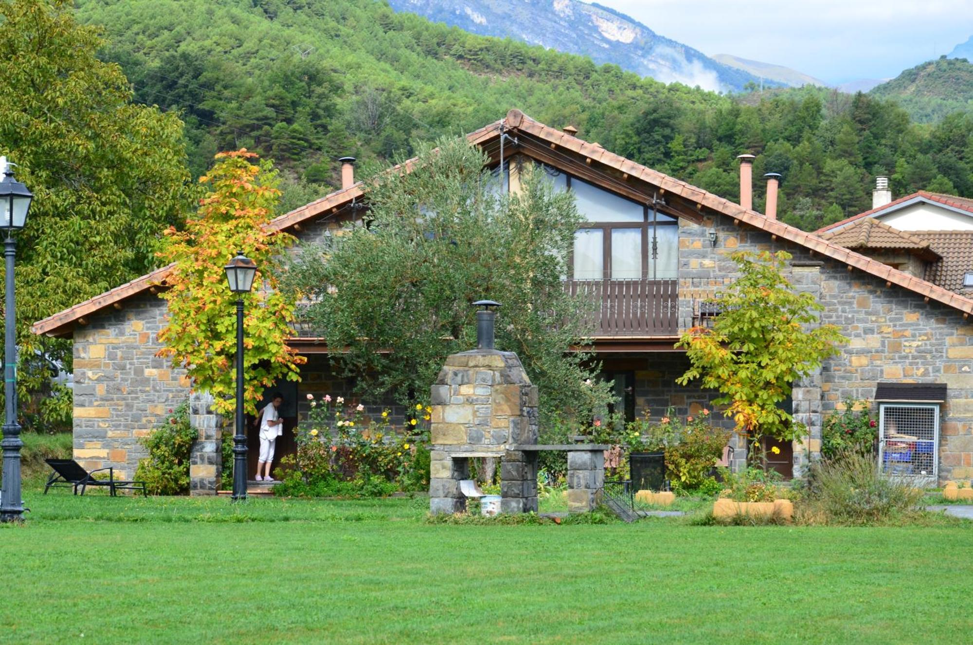 Casas La Ribera Ordesa Guest House เอสกาโลนา ภายนอก รูปภาพ