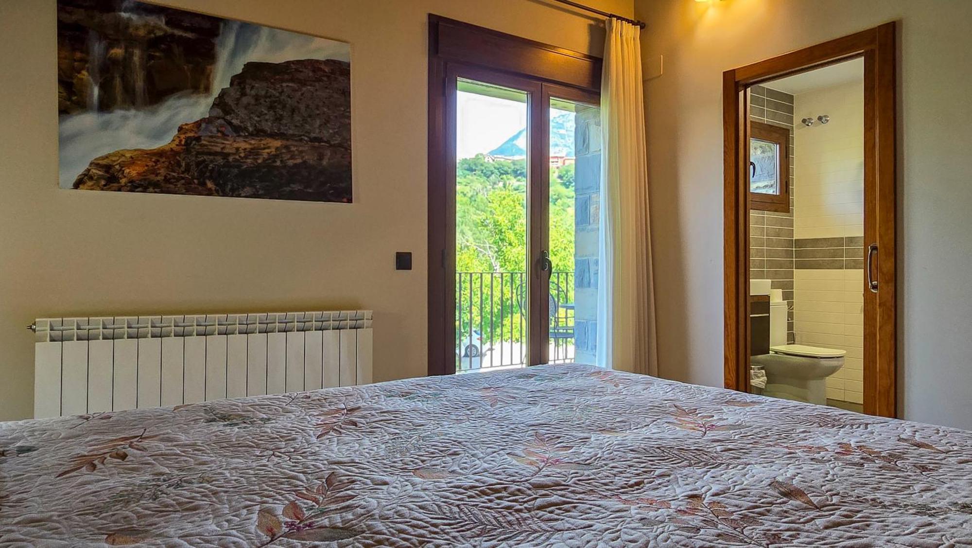 Casas La Ribera Ordesa Guest House เอสกาโลนา ภายนอก รูปภาพ