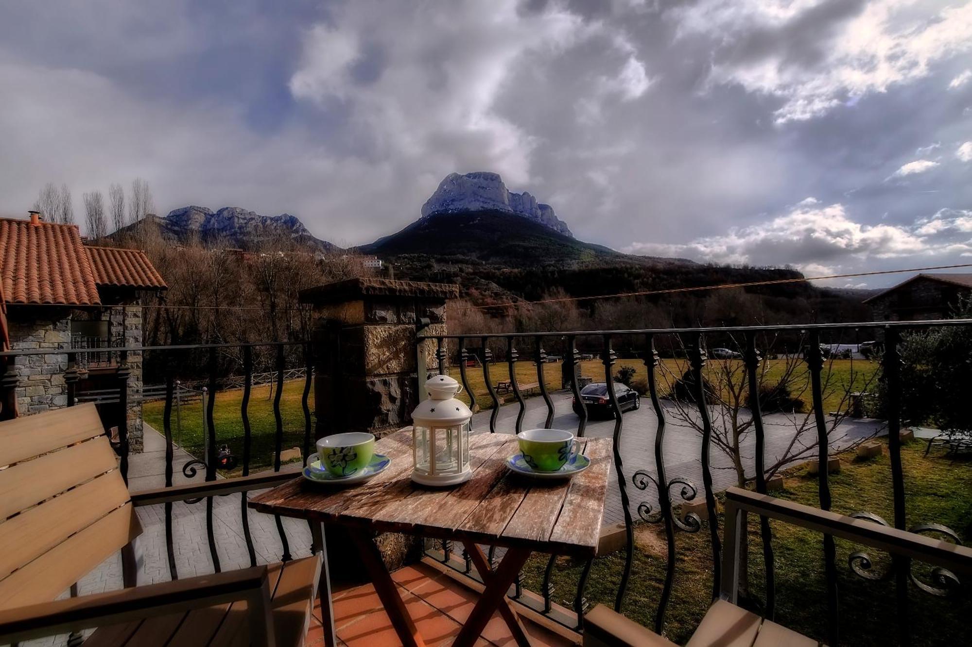 Casas La Ribera Ordesa Guest House เอสกาโลนา ภายนอก รูปภาพ