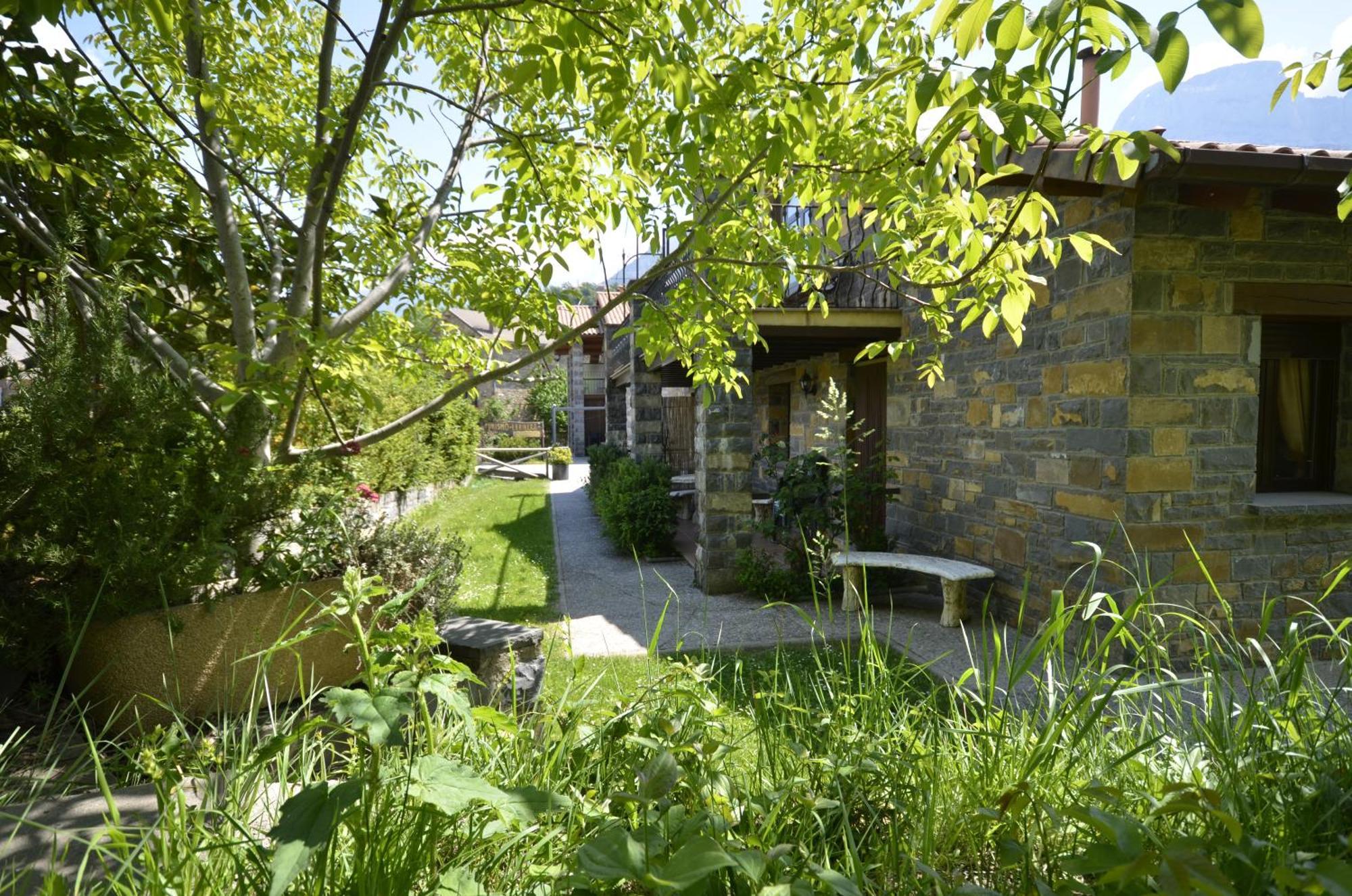 Casas La Ribera Ordesa Guest House เอสกาโลนา ภายนอก รูปภาพ