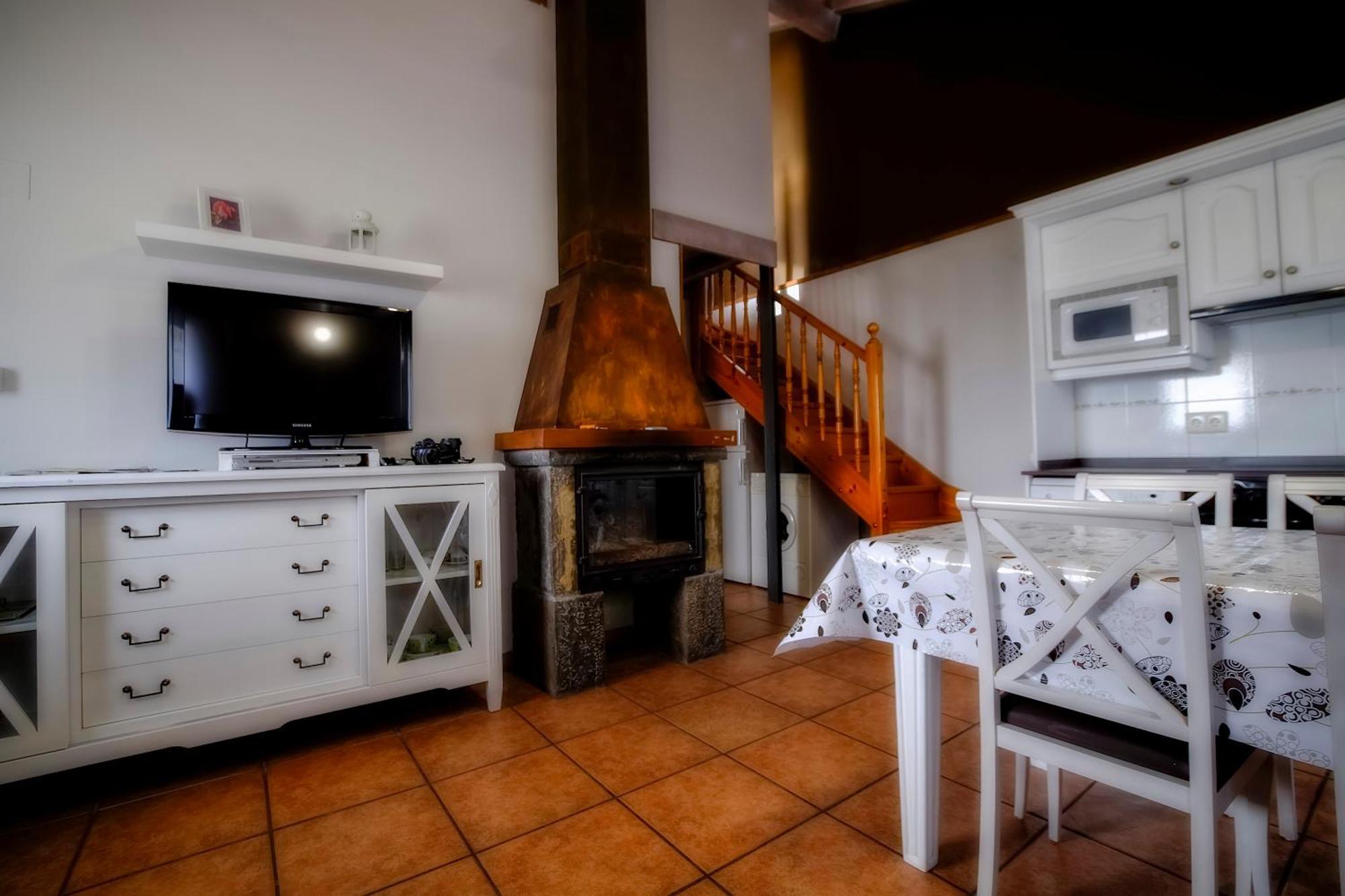 Casas La Ribera Ordesa Guest House เอสกาโลนา ภายนอก รูปภาพ