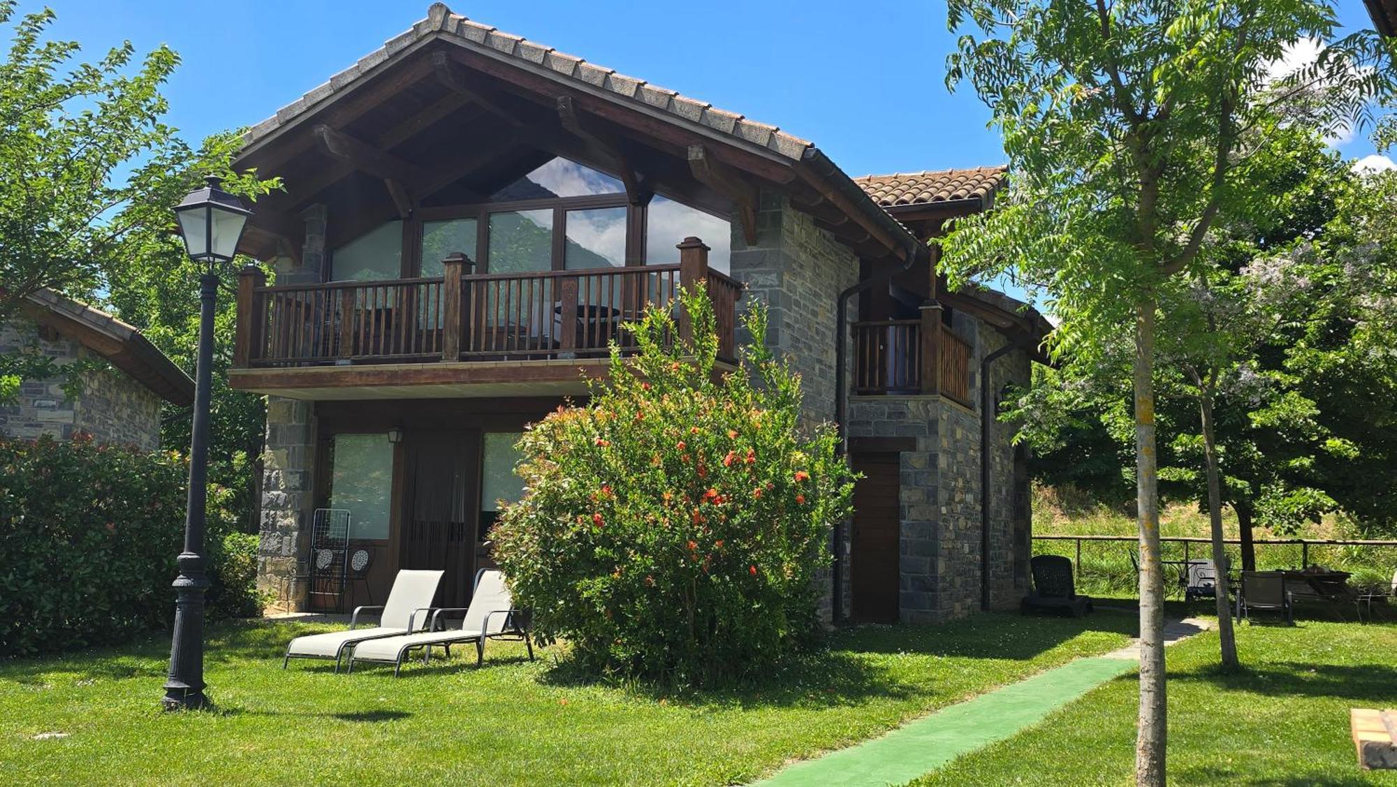 Casas La Ribera Ordesa Guest House เอสกาโลนา ภายนอก รูปภาพ