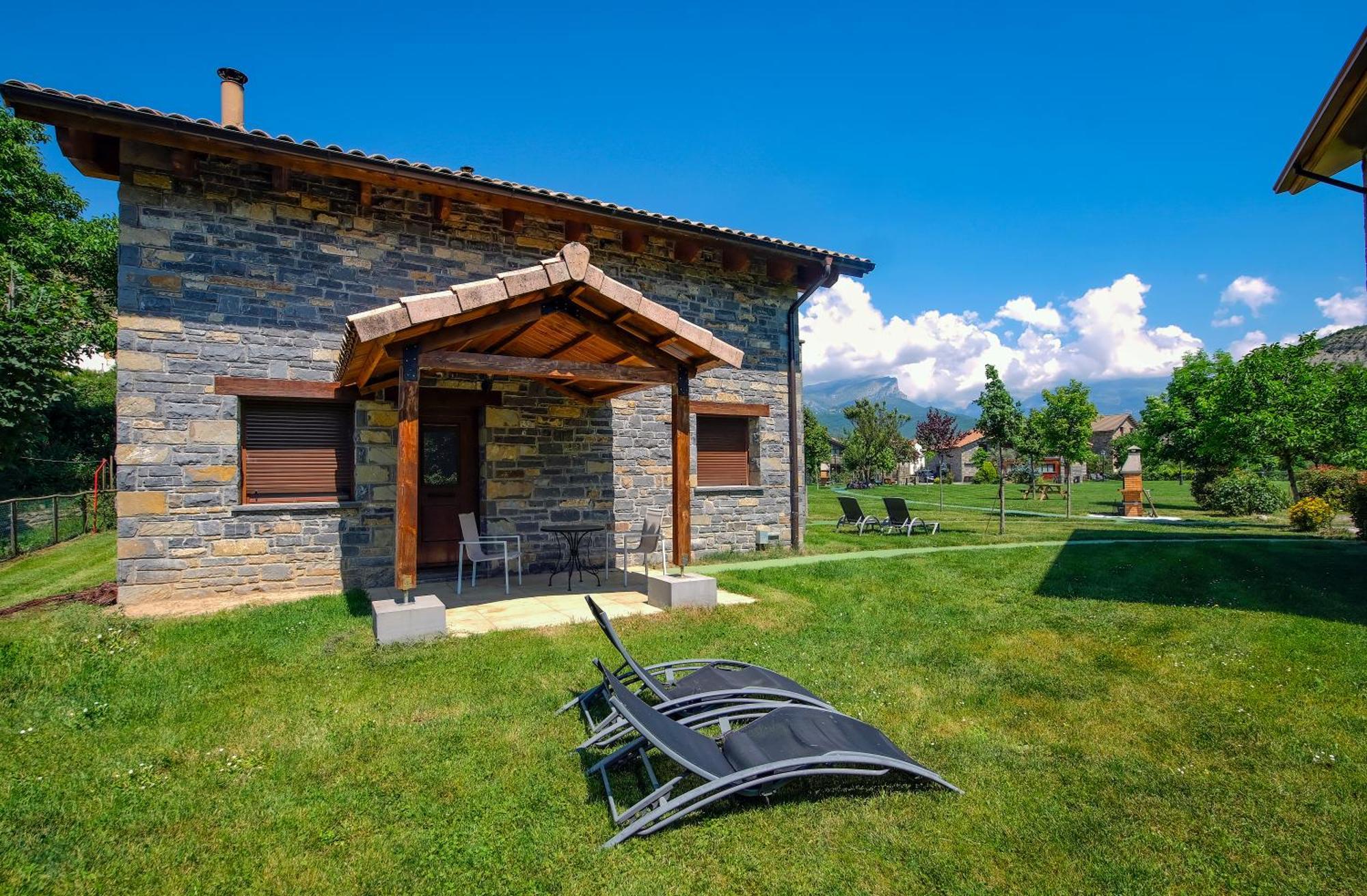 Casas La Ribera Ordesa Guest House เอสกาโลนา ภายนอก รูปภาพ