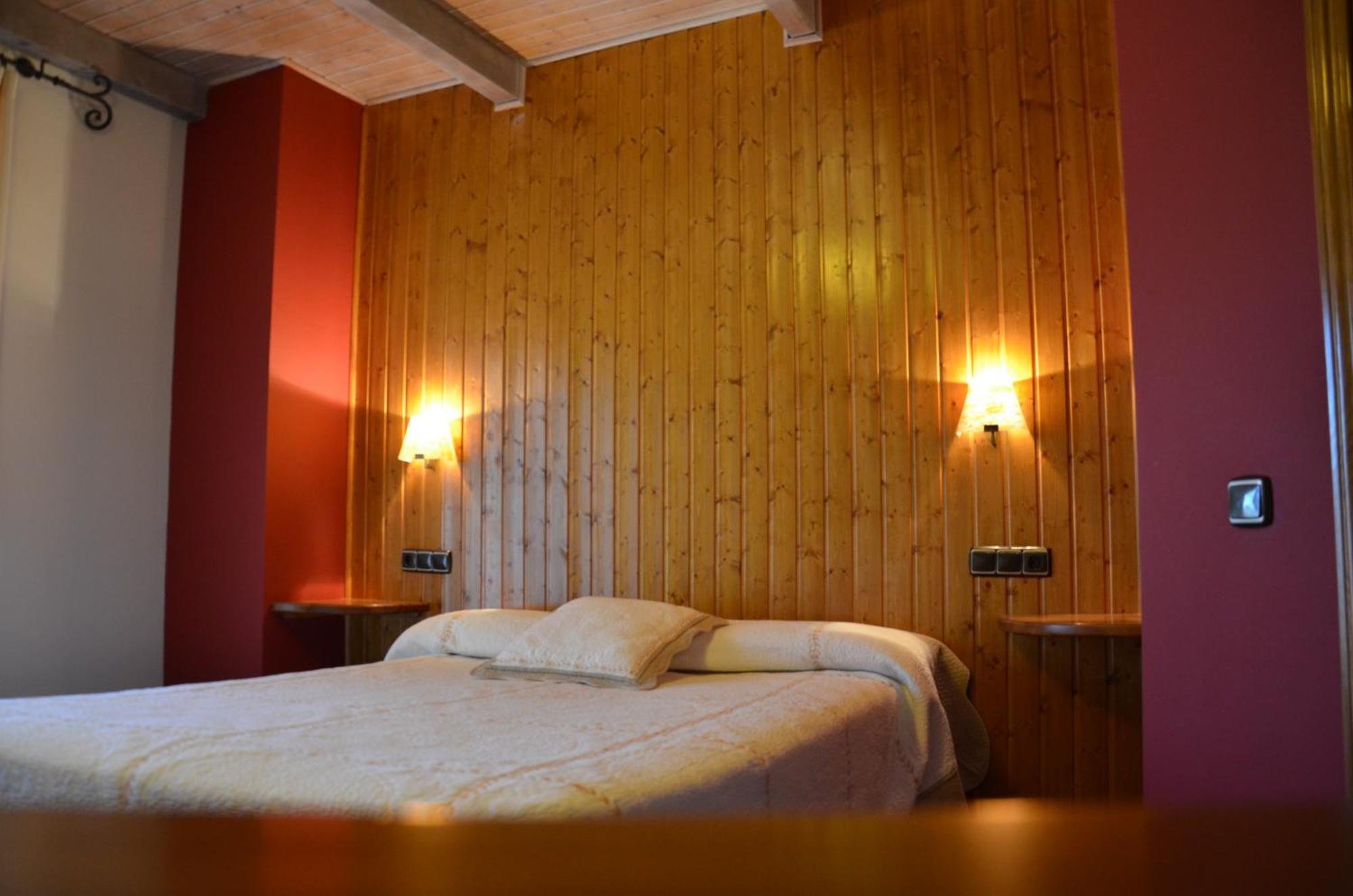 Casas La Ribera Ordesa Guest House เอสกาโลนา ภายนอก รูปภาพ