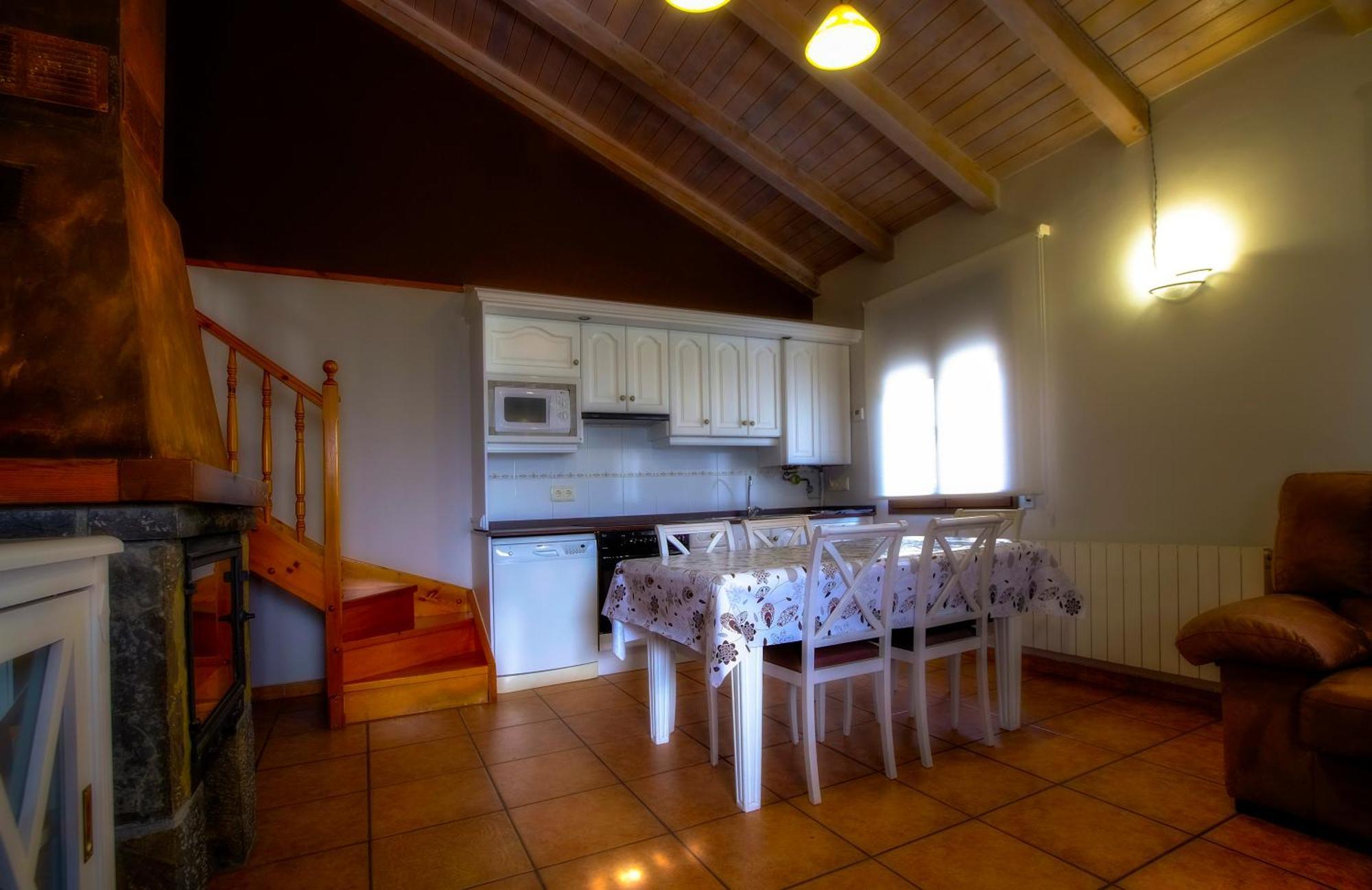 Casas La Ribera Ordesa Guest House เอสกาโลนา ภายนอก รูปภาพ