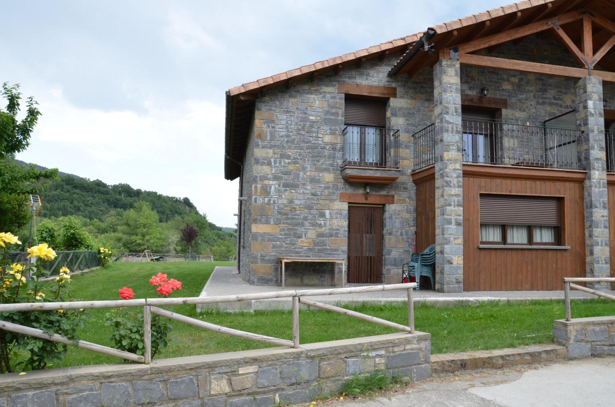 Casas La Ribera Ordesa Guest House เอสกาโลนา ภายนอก รูปภาพ