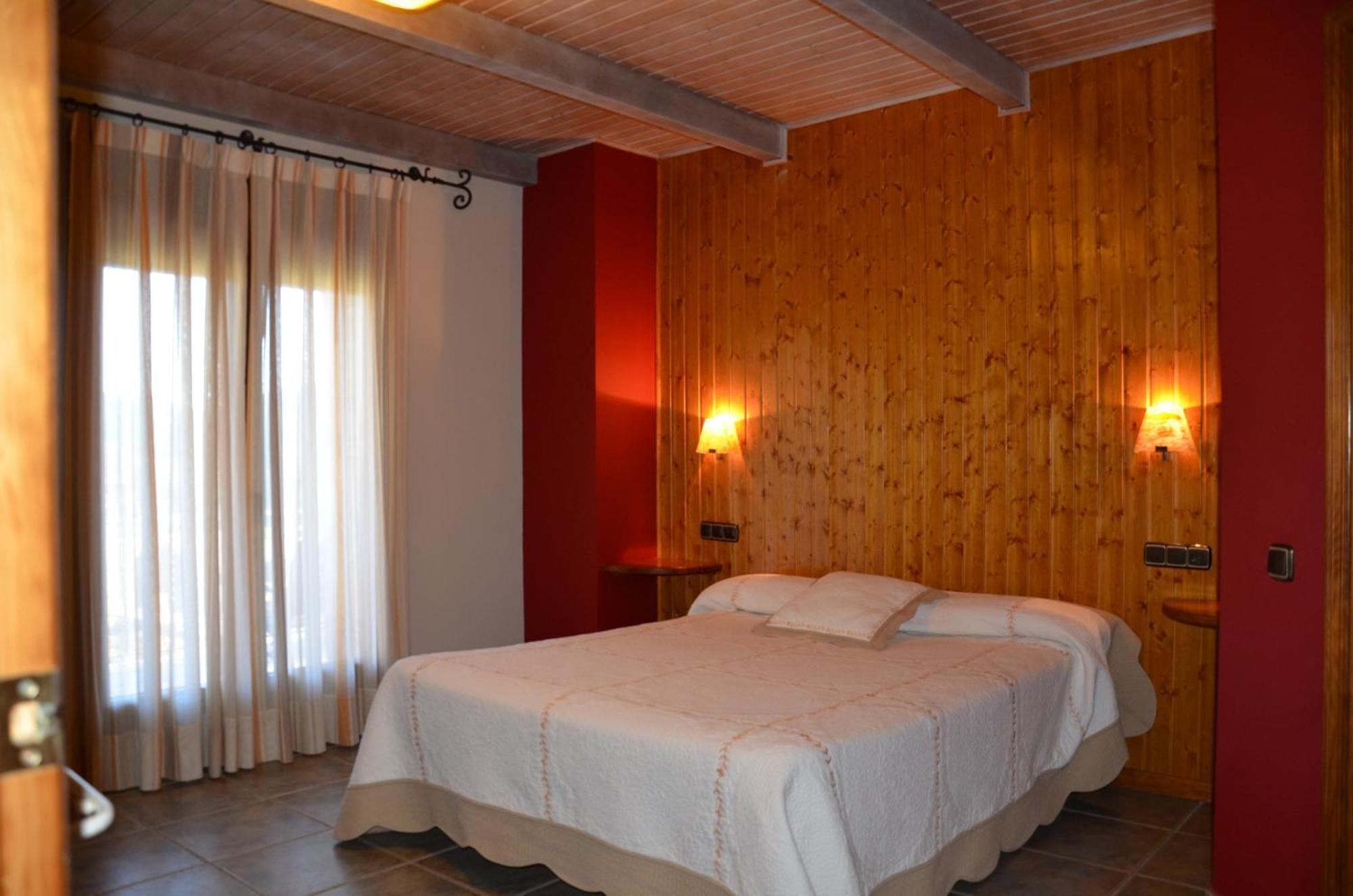 Casas La Ribera Ordesa Guest House เอสกาโลนา ภายนอก รูปภาพ