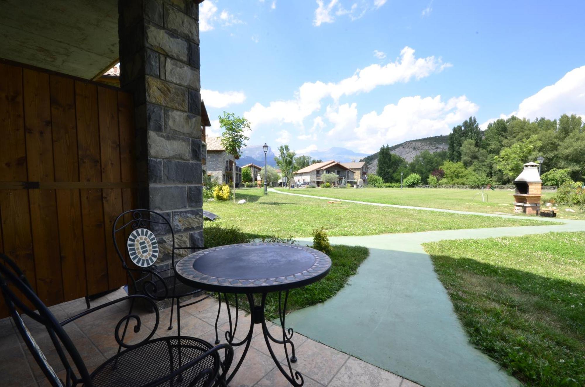 Casas La Ribera Ordesa Guest House เอสกาโลนา ภายนอก รูปภาพ
