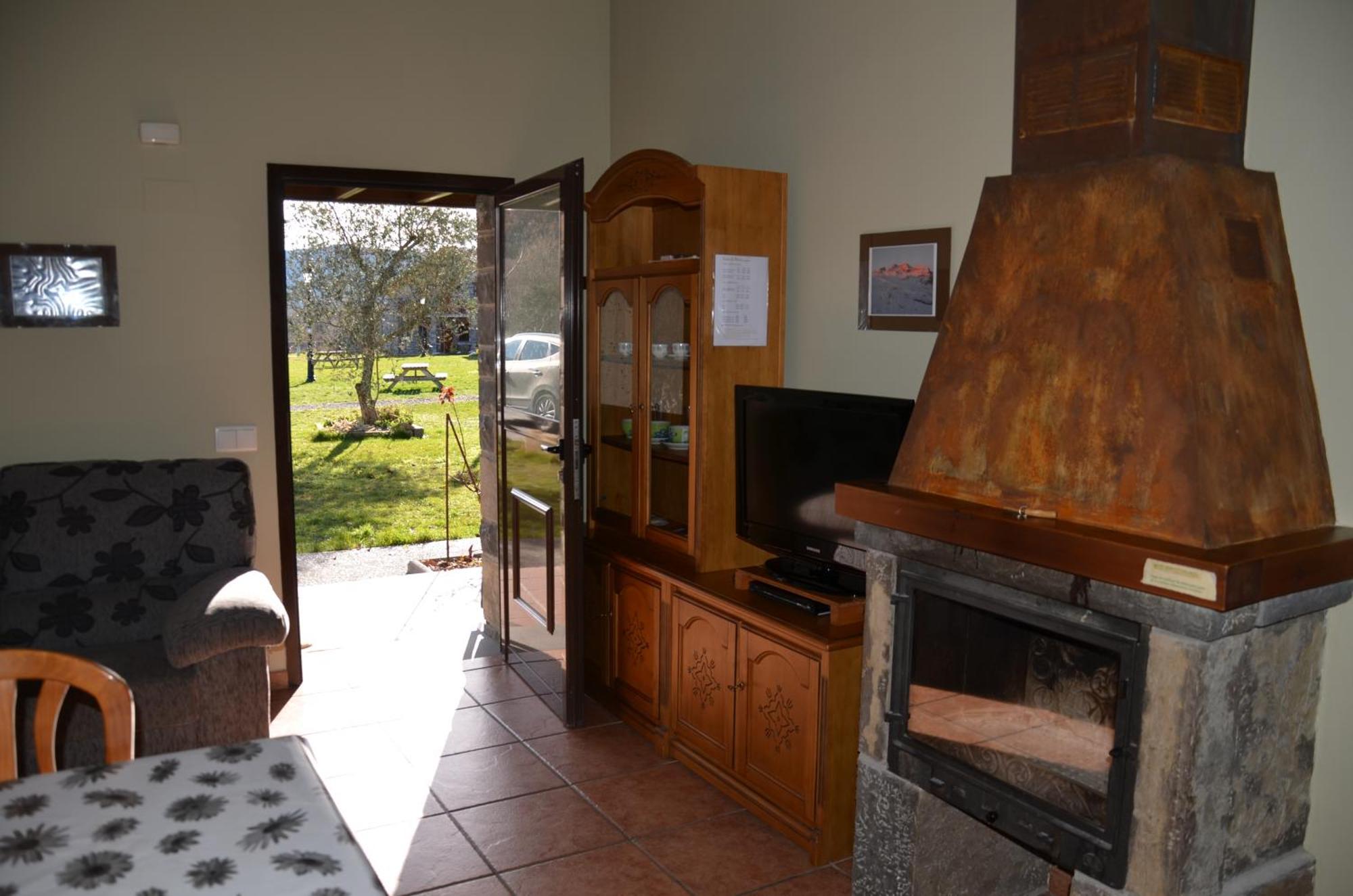 Casas La Ribera Ordesa Guest House เอสกาโลนา ภายนอก รูปภาพ