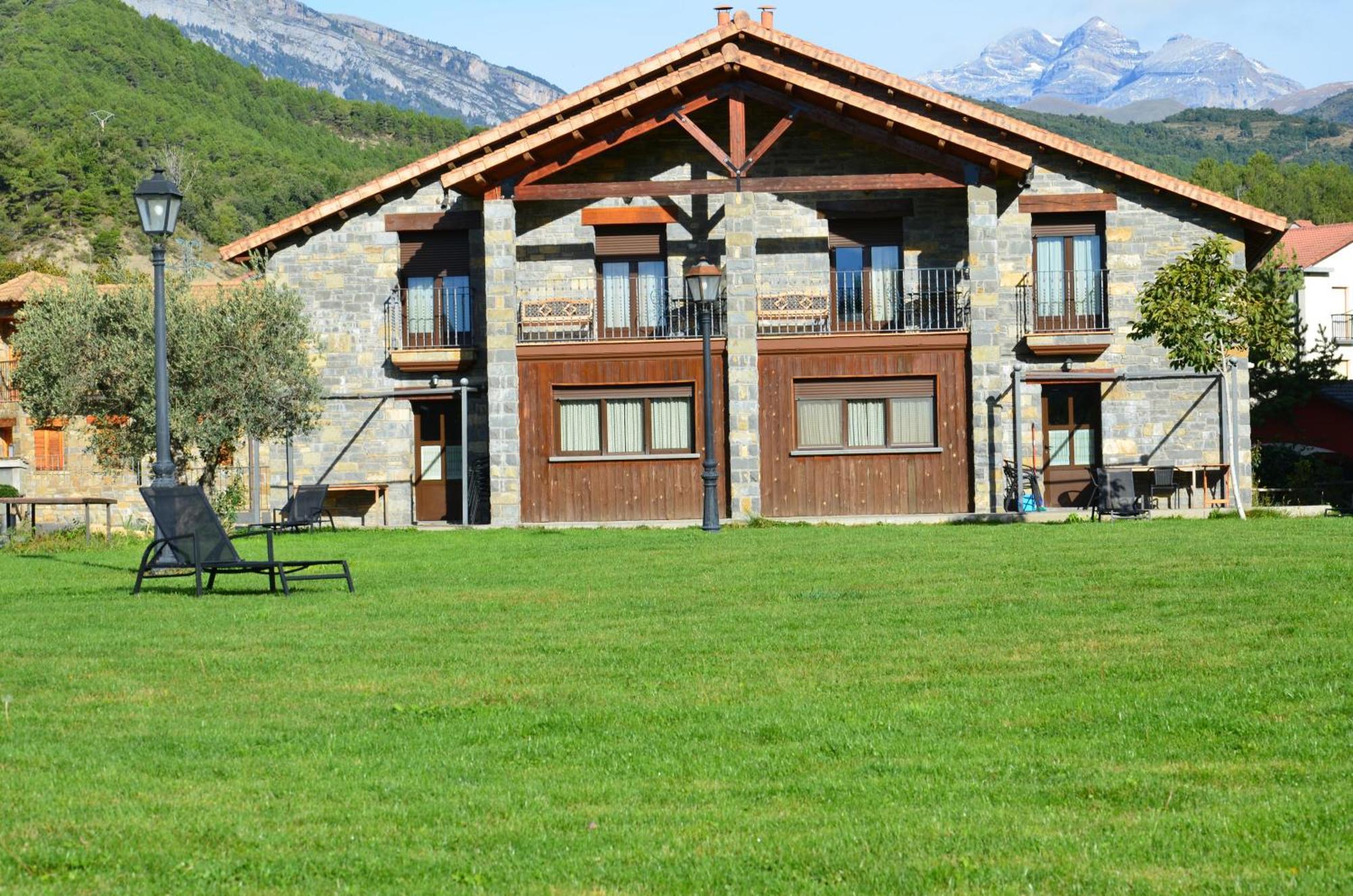 Casas La Ribera Ordesa Guest House เอสกาโลนา ภายนอก รูปภาพ