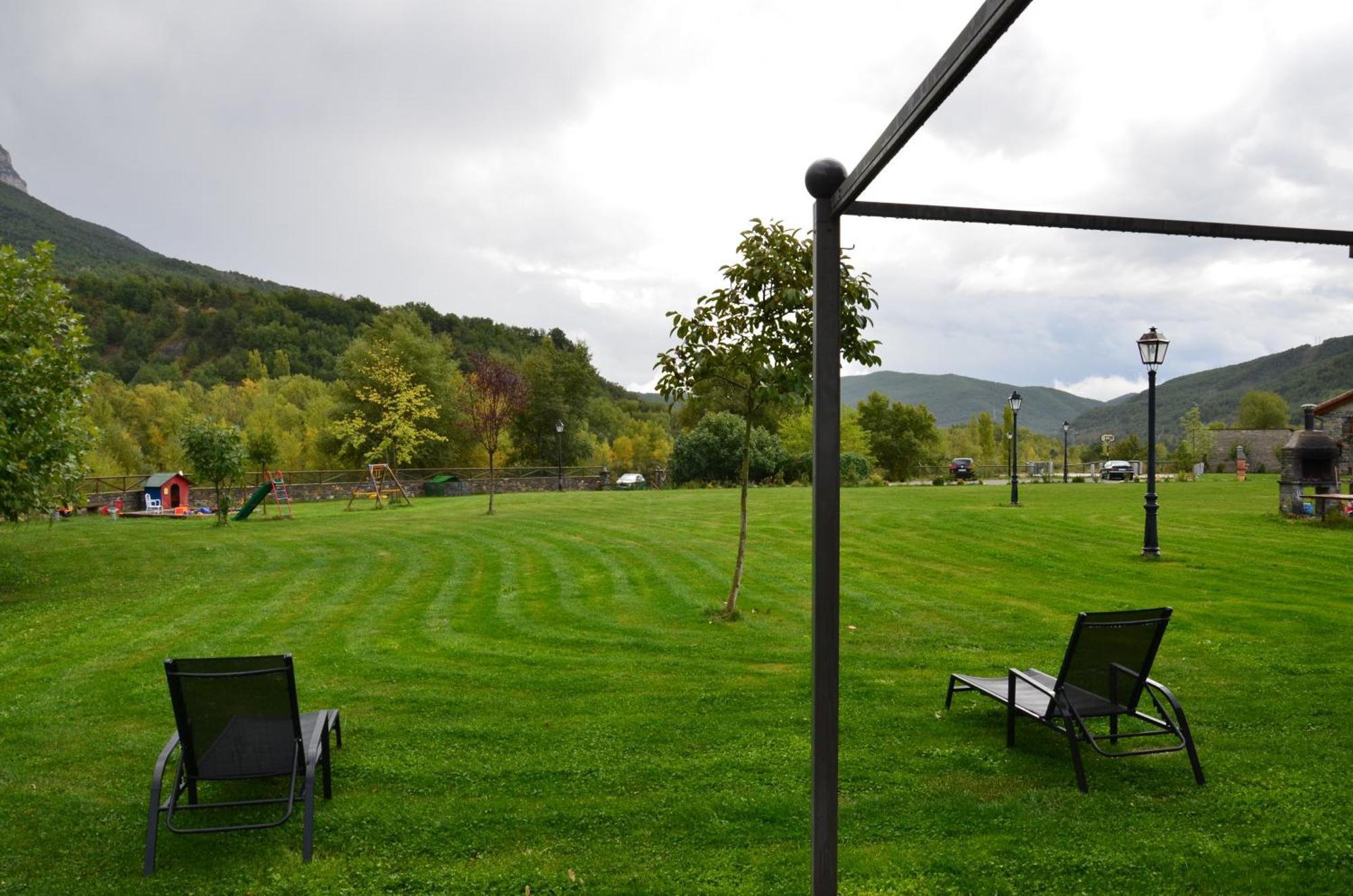 Casas La Ribera Ordesa Guest House เอสกาโลนา ภายนอก รูปภาพ